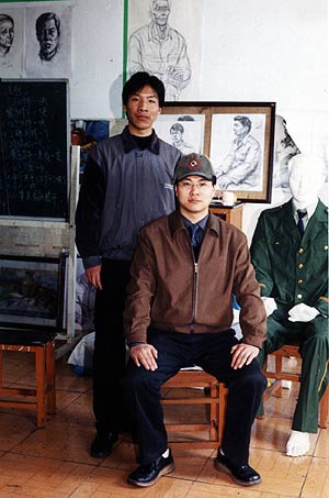 与学生潘庆生合影